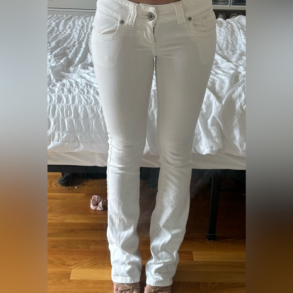 Vintage White Low-Rise BootCut Guess Jeans